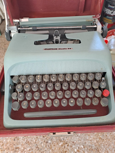 Máquina De Escribir Olivetti Studio 44 Impecable Con Maletin (Usado)