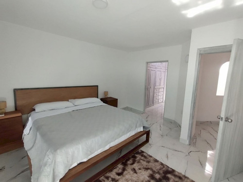 Casa Estilo Contemporáneo En Col. Tulipanes, Cuernavaca Morelos.