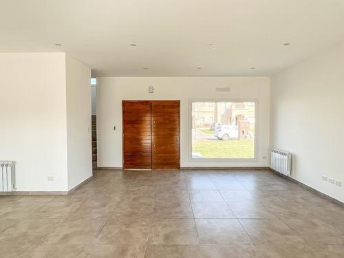 Imagen 4 de 28 de Casa En Alquiler - Barrio El Trébol - Haras De Santa María Escobar