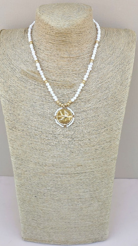 Imagen 4 de 4 de Set 3 Collares Perlas Y Cadena Con Dije Golondrina