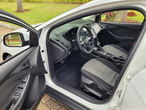 Ford Focus SE 1.6 16V TiVCT PowerShift