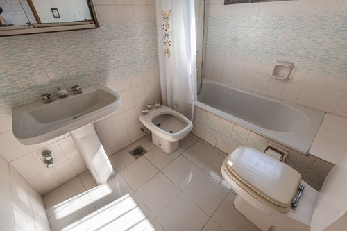 Casa De 6 Ambientes Con Cochera San Andrés