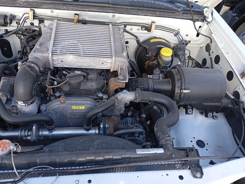 Nissan NP300 2.5 Tdi Chasis Ac 4x2 Mt