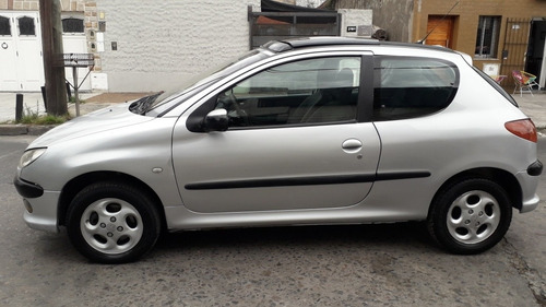 Peugeot 206 2002 1.6 Quiksilver