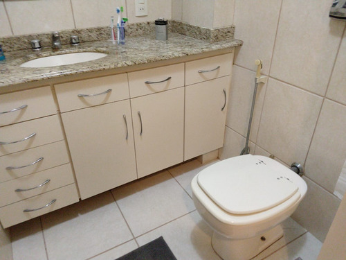 Imagem 20 de 30 de Excelente Apartamento Em Botafogo Com 2 Quartos (sendo 1 Suíte) E Sala Com Acesso À Varanda. - 1800