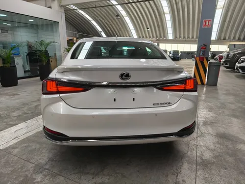 Lexus ES 4p 300H HEV L4/2.5 Aut
