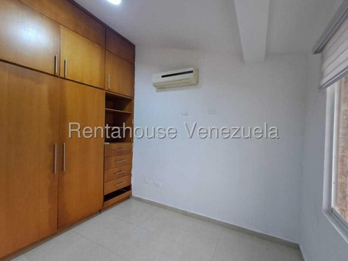 Julio Latouche 25-22510 Townhouse En Alquiler Los Aleros Guataparo, Planta Electrica 100%, Pozo De Agua, Portón Eléctrico, Vigilancia 24 Horas, Piscina, Parrillera Y Parque Infantil.