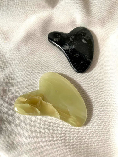 Imagen 2 de 4 de Gua Sha Corazon Original Piedra + Aceites Vegetales