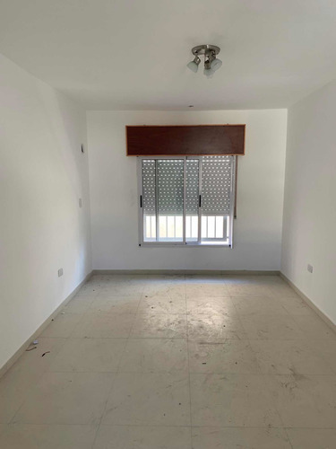 Departamento En Gregorio De Laferrere.centro A 200m Estación