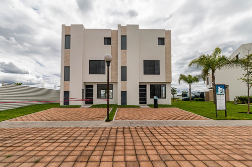 Imagen 2 de 18 de Venta De Casa Con Roof Garden Y Vista A La Alberca Al Sur De Cuernavaca