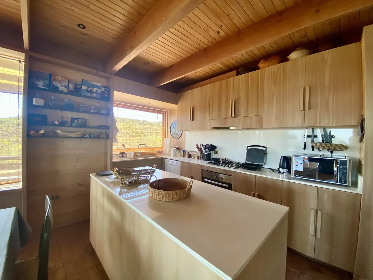 Imagen 3 de 30 de Casa En Los Molles, Colinda Con El Puquén Y Con Vista Al Mar