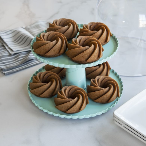 Nordic Ware Exhibidor De 2 Pisos Para Postres Con Tapa