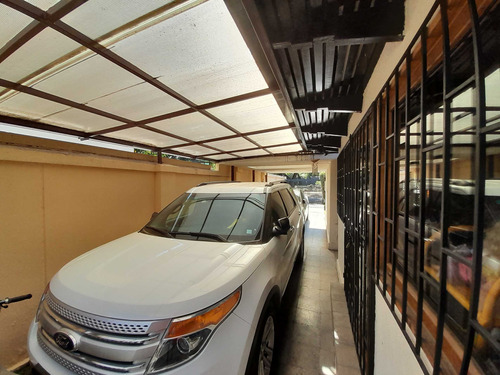 Casa En Venta En La Reina (88138)