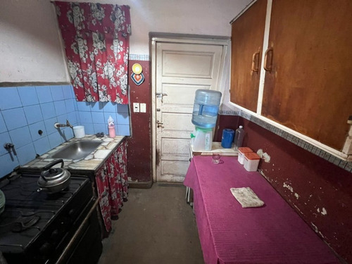 Imagen 6 de 14 de Casa En Esquina A Refaccionar En Muy Buena Zona