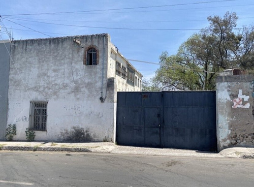 Propiedad Con 710 M2 Terreno, 327 M2 Construcción, Col Sta Catarina, Queretaro
