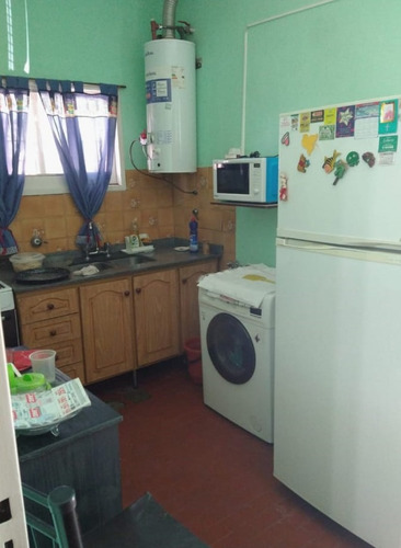 Casa Con Patio, Jardín Y Garaje + Departamento 3 Ambientes Al Fondo, Ubicado En San Justo, Partido De La Matanza.