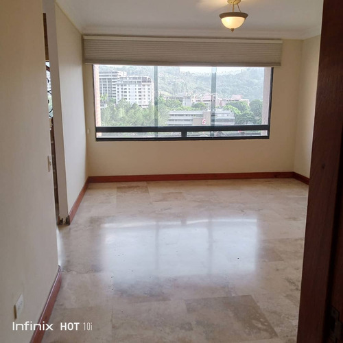 En Venta Lujoso Ph Urb. La Tahona De 420m2 / 4h / 7b / 4p / 1 M