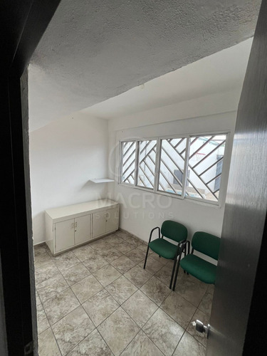 Casa En Venta En Col. Cuauhtemoc De Un Solo Nivel Con Jardín