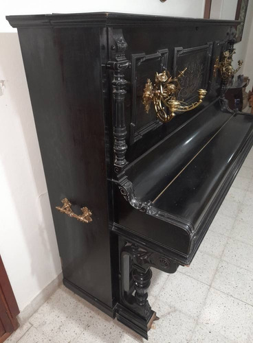 Hermoso Piano Vertical Schiedmayer Con Candelabros De Bronce Negro (Usado)