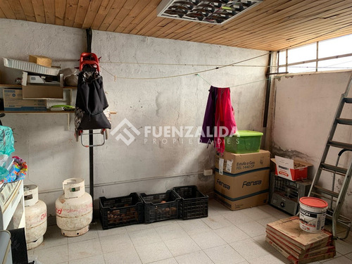 Casa En Venta De 4 Dorm. En Maipú