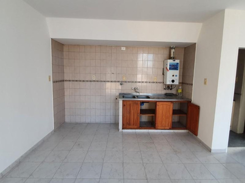 Imagen 14 de 28 de Casa De Tres Dormitorios, Dos Baños, Cochera, Amplio Terreno Y Pileta
