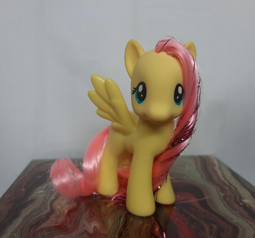My Little Pony Fluttershy Ojos Tristes Con Tinsel G4