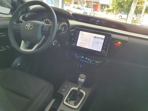 Imagen 11 de 15 de Toyota Hilux 2021 2.8 Cd Srv 177cv 4x4 At