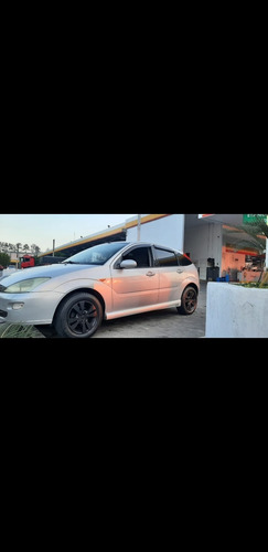 Imagem 1 de 3 de Ford Focus 2002 1.8 5p