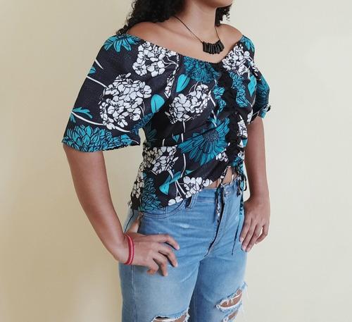 Imagem 2 de 4 de Blusa Cropped Feminina Tecido Helen
