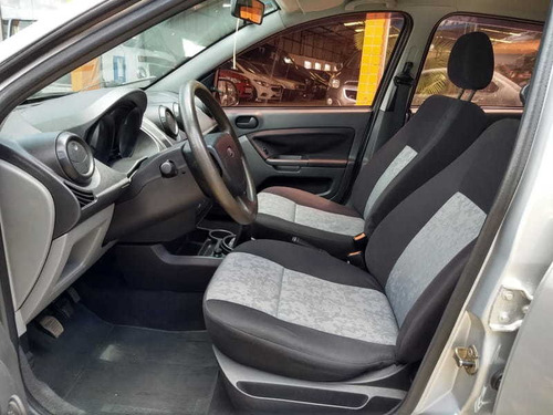 Ford Fiesta Sedan 1.6 8v Flex 4p
