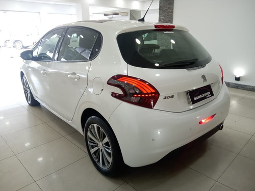 Imagen 10 de 25 de Peugeot 208 Feline Blanco
