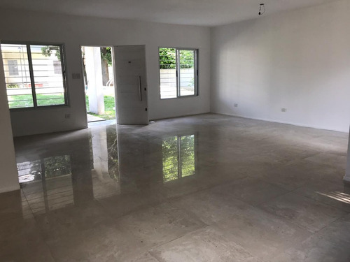 Casa En Complejo Privado En Adrogue Con Cochera Cubierta