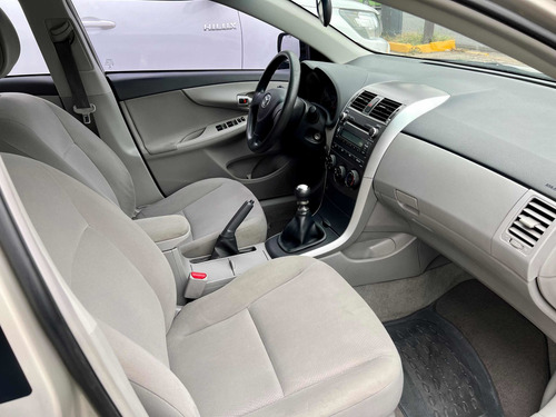Imagen 8 de 12 de Toyota Corolla 2014 1.8 Xli Mt 136cv