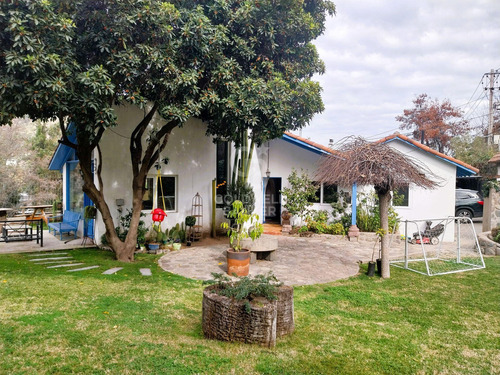 Estilo Colonial Con Gran Terreno Y Lindas Vistas