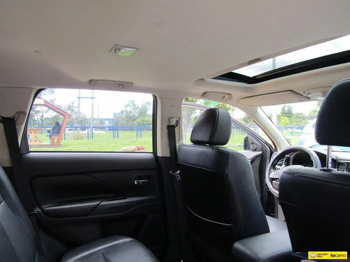 Mitsubishi Outlander At 2.4 4x4 7p