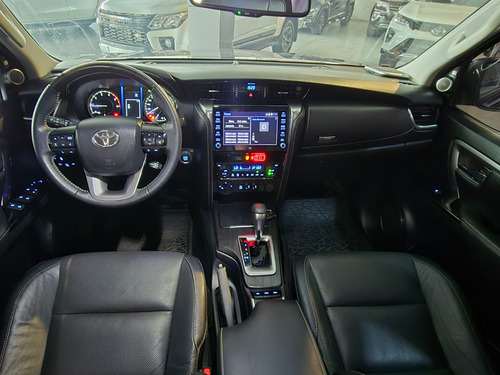Toyota Hilux SW4 2.8 D-4D TURBO DIESEL SRX 7L 4X4 AUTOMÁTICO