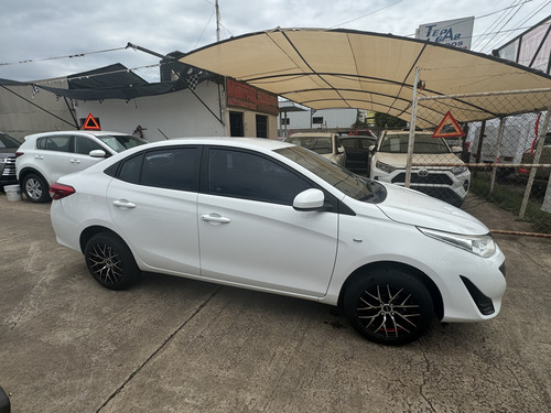 Toyota Yaris 1.5 Core Sedan Mt