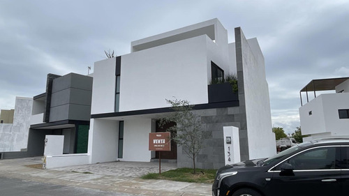 Casa En Venta En Condominio La Reserva, Valle De Juriquilla, 4 Recámaras, Acabados De Lujo