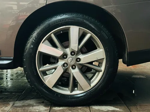 Nissan Pathfinder Exclusive