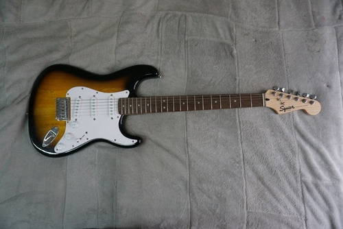 Guitarra Eléctrica Con Funda Y Amplificador Fender 