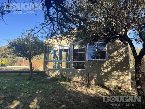 Venta - Casa Tipo Quincho Con Pileta Sobre Terreno Propio