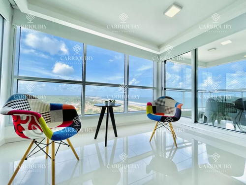 Apartamento De 2 Dormitorios Y Dependencia En Playa Brava - Punta Del Este