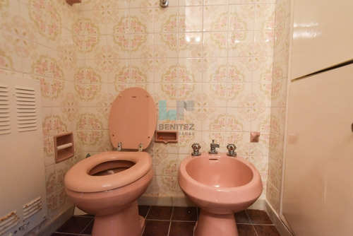 Apartamento Esquinero En Venta De 3 Dormitorios + 2 Baños. Con Excelente Vista- Ref: 8705