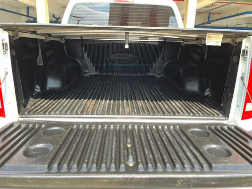 Imagem 12 de 15 de Amarok Cabine Dupla 4x4 Cambio Manual 2018 Completa Revisado