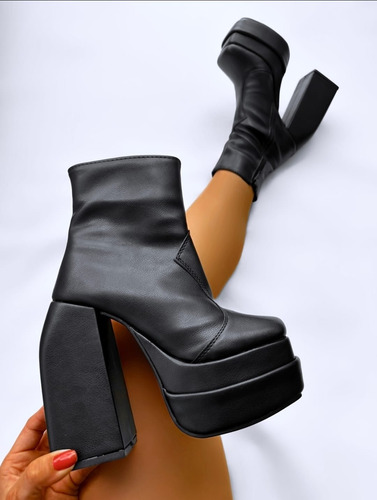 Botas Toxi Rock Elizabeth Shoes: Estilo Atemporal Unisex