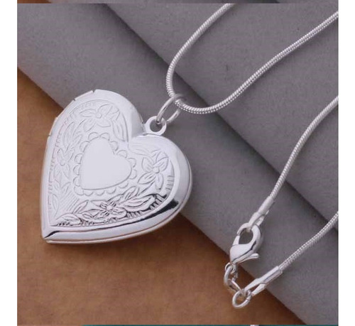 Collar Relicario Corazón Repujado Portaretrato Plateado
