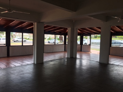 Local En Punta Del Este, Mansa- Ref: 7959