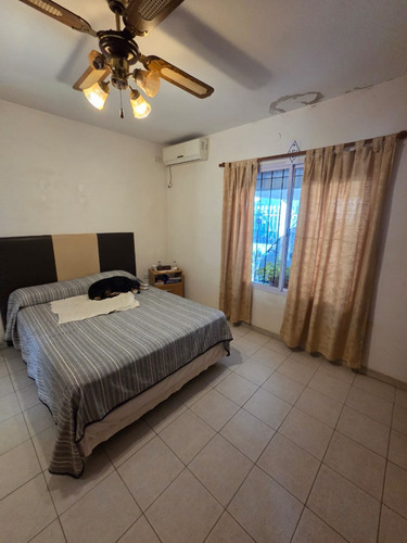 Se Vende Casa De Dos Dormitorios Barrio Las Flores
