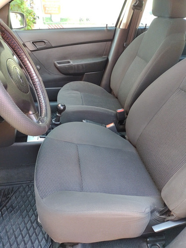 Imagen 8 de 12 de Chevrolet Aveo 1.6 Ls L4 Man Mt 2015