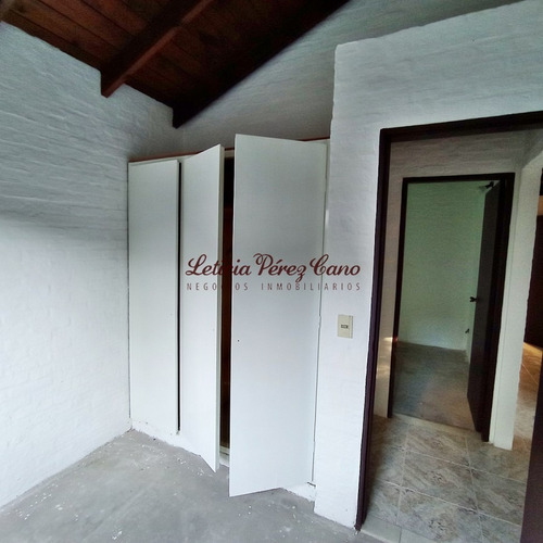 Casa En Venta, Altos Del Pinar, 4 Dormitorios- Ref: 19299